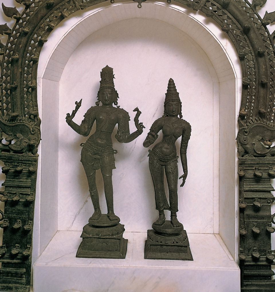  Ancient Statue Of Shiva & Parvati at Taj Connemara