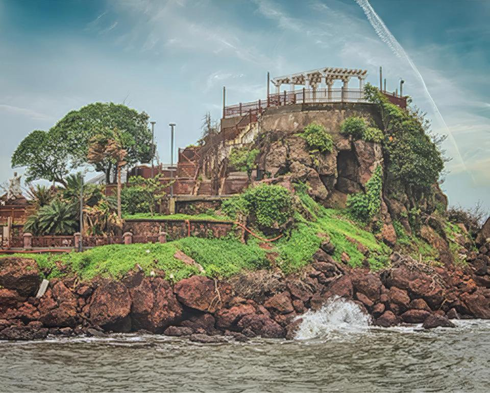 Dona Paula View Point And Promenade near Taj Cidade de Goa, Horizon
