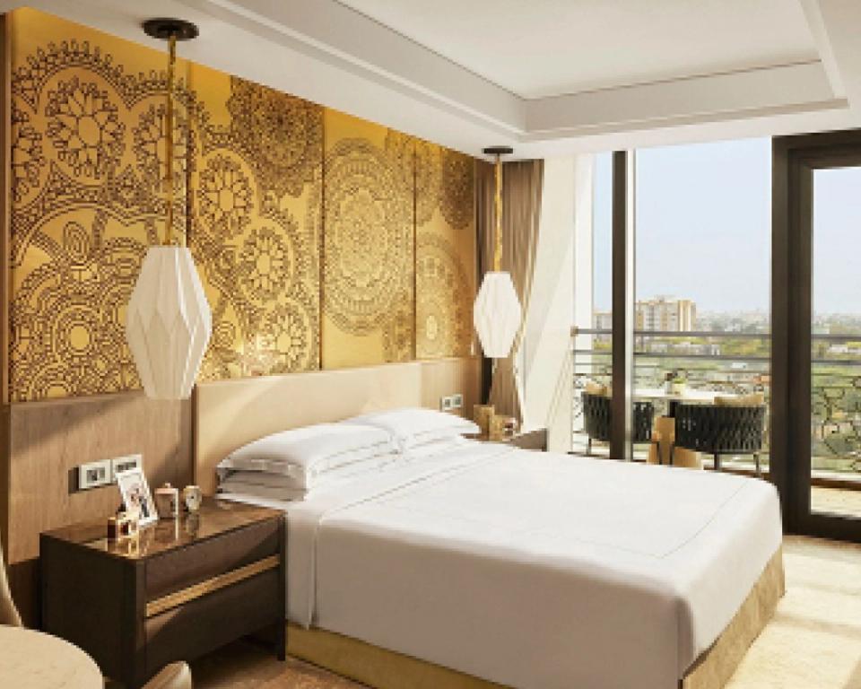 One Bedroom Suite With Balcony - Taj Wellington Mews, Chennai