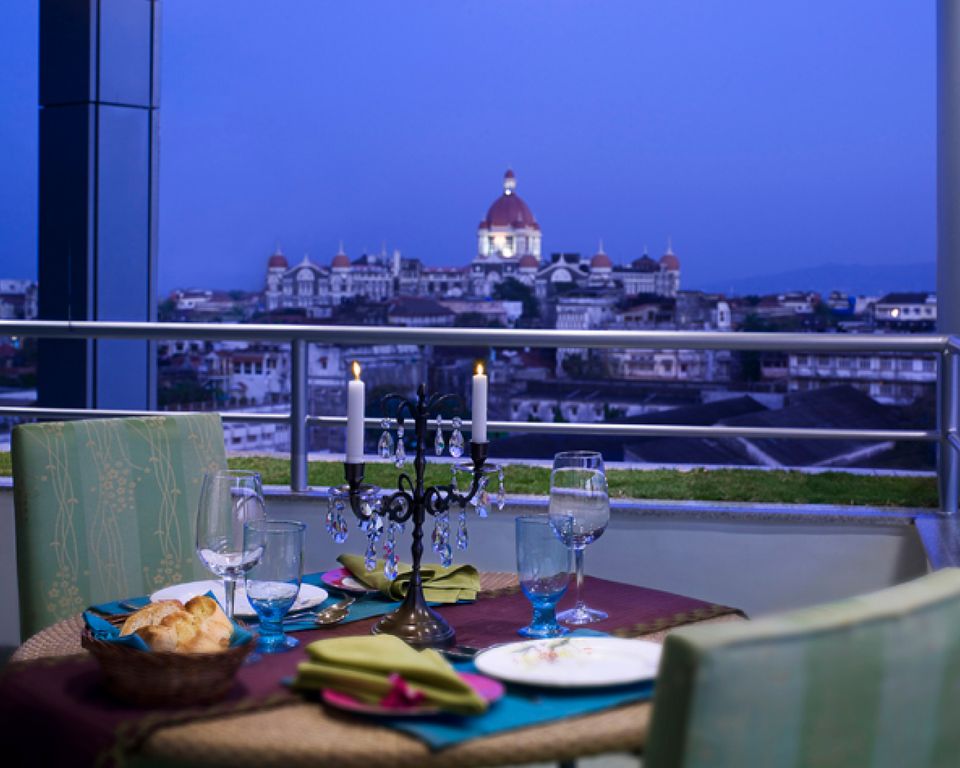 Four Bedroom Penthouse Apartment Sea View - Taj Wellington Mews, Mumbai