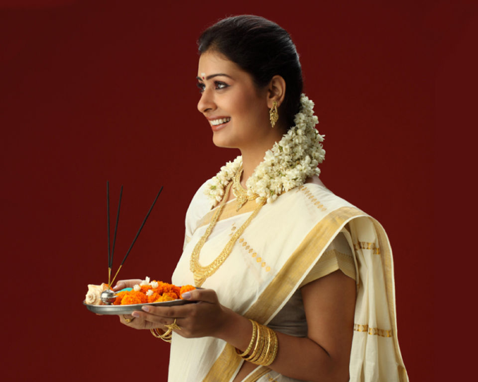  Buy Kerala Saris near Taj Kumarakom Resort & Spa