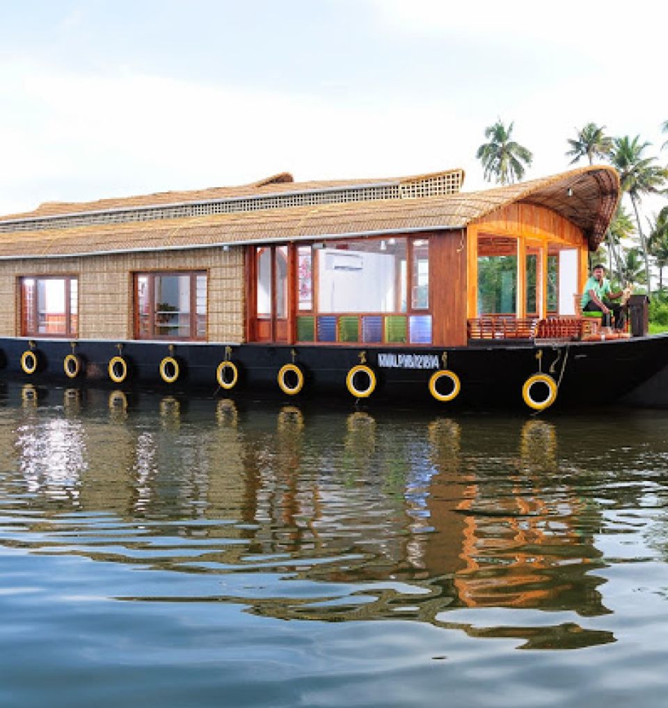  Tour The Lake And Backwaters In A Houseboat - Taj Kumarakom Resort & Spa