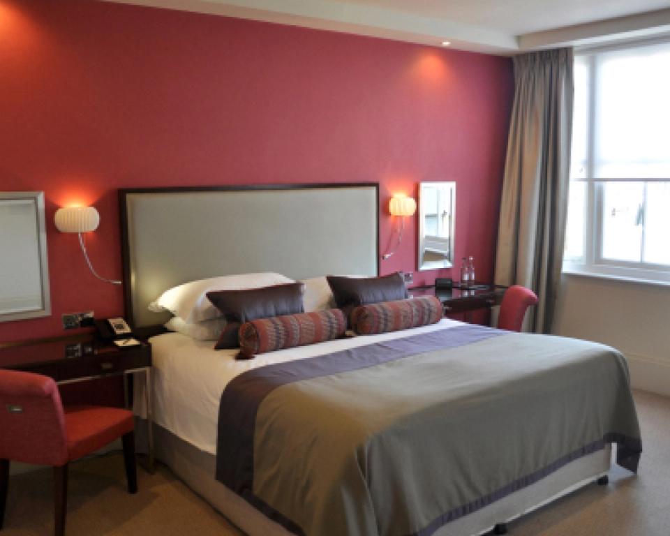 Kings Deluxe One Bedroom Suite - Taj 51 Buckingham Gate