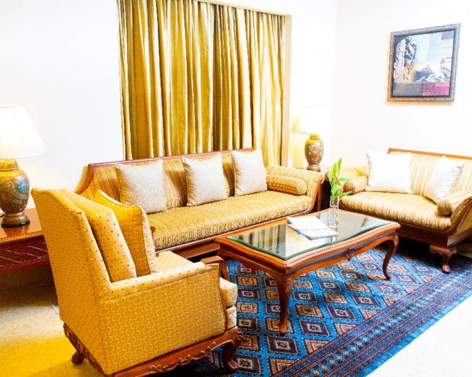 Deluxe Suite - Luxury Rooms And Suites, Taj Club House, Chennai
