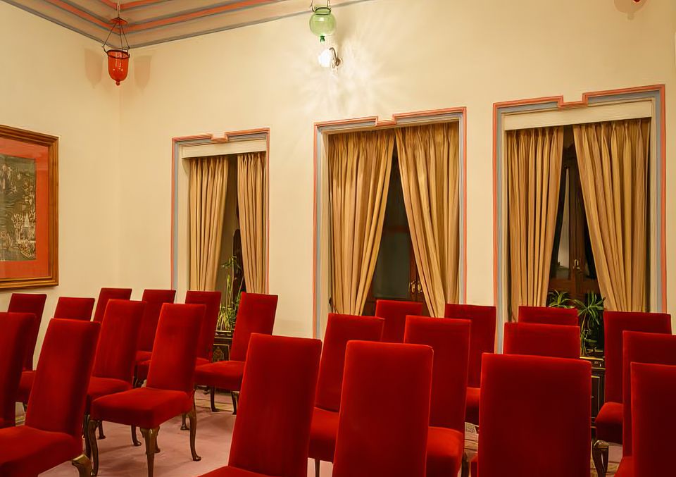Amber Meeting Room - Taj Fateh Prakash Palace