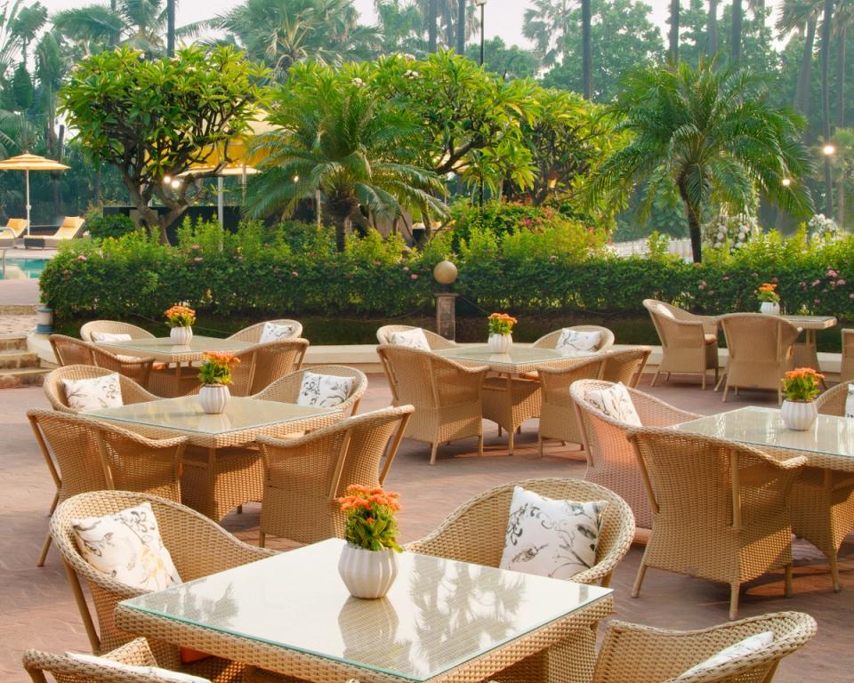 Tropics Bar - Luxury Dining at Taj Lands End, Mumbai