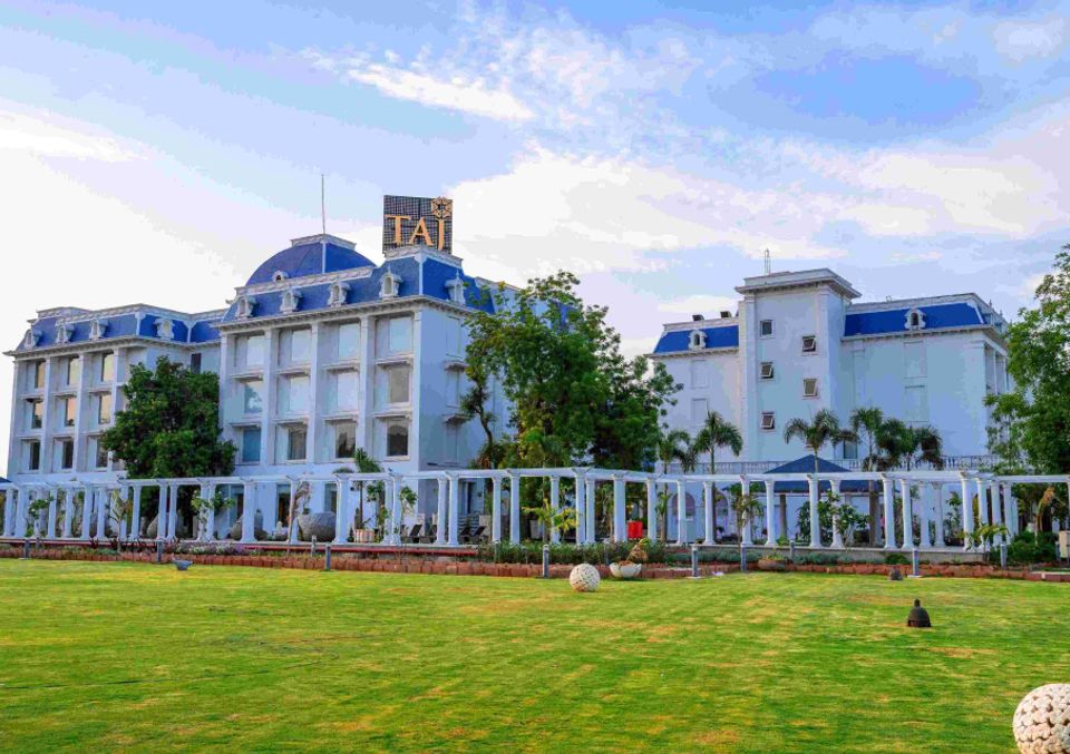 Tranquil Lawn - Luxury Meeting Rooms and Event Spaces at Taj Gandhinagar Resort & Spa, Gujarat