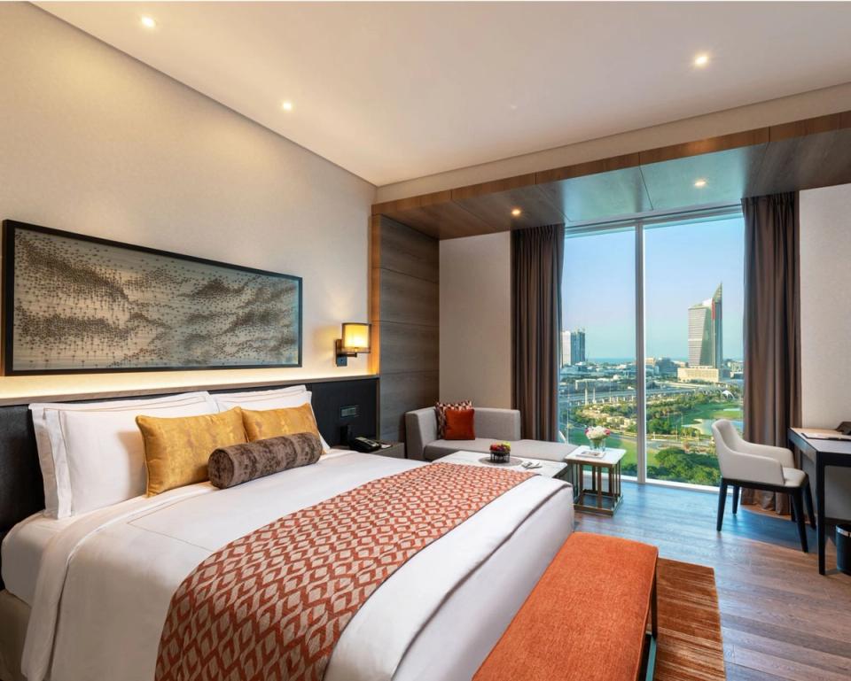 Taj Club Room King Bed - Taj Jumeirah Lakes Towers