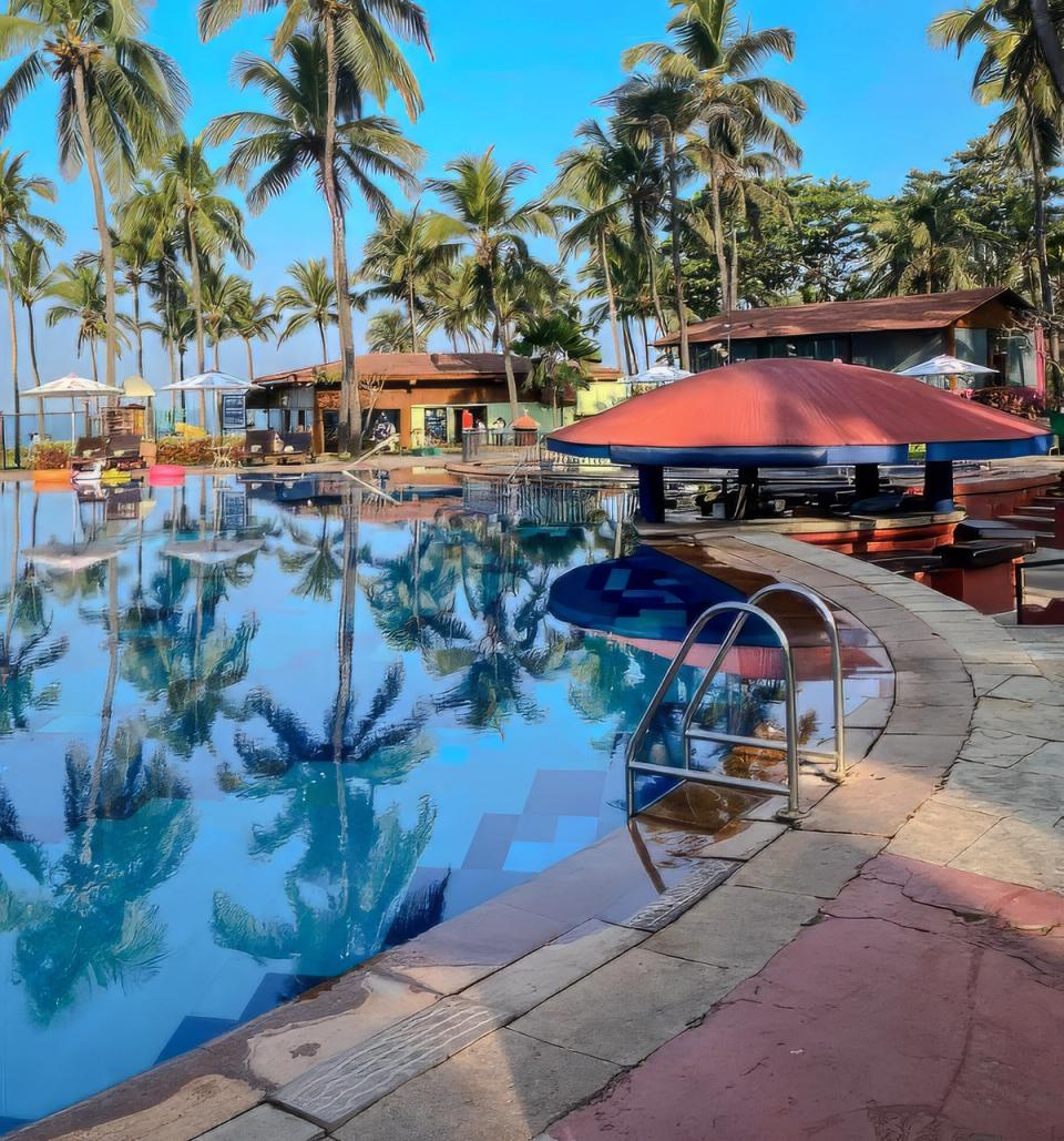 Signature Sunken Pool Bar -  Luxury Experience at Taj Holiday Village Resort & Spa, Goa