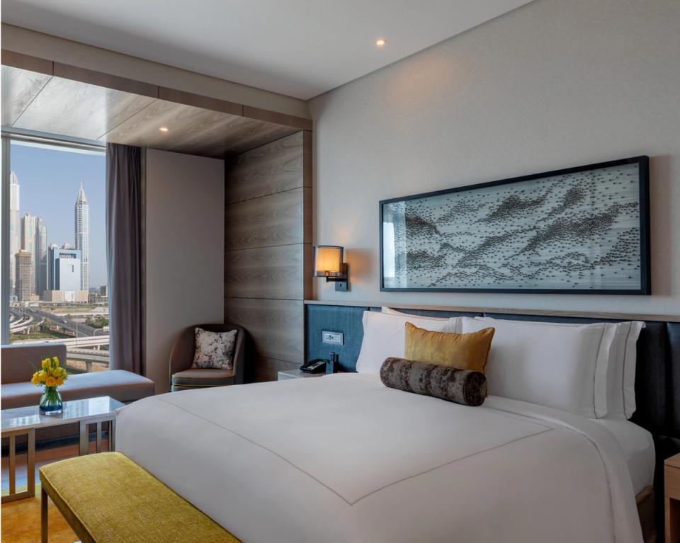 Superior Room King Bed Golf View - Taj Jumeirah Lakes Towers