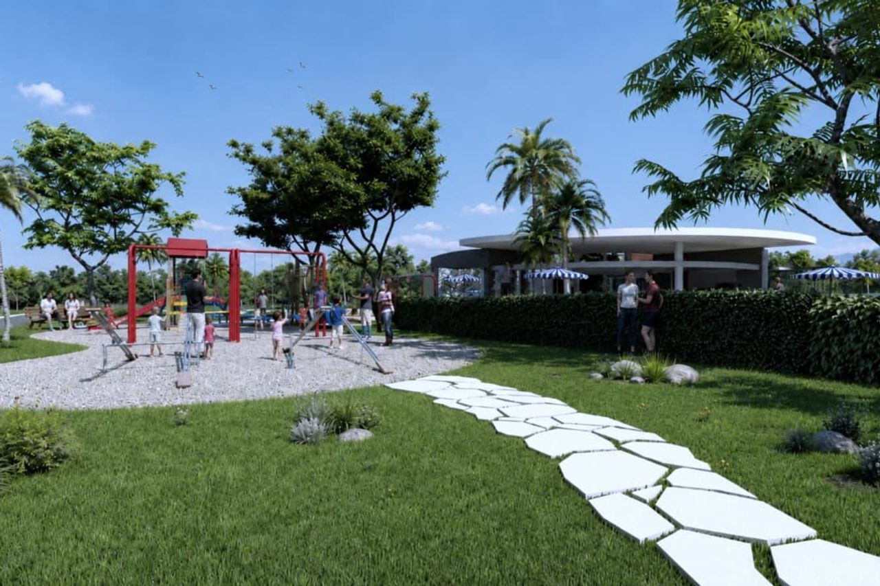 Camino entre áreas verdes hacia el parque infantil y la casa club