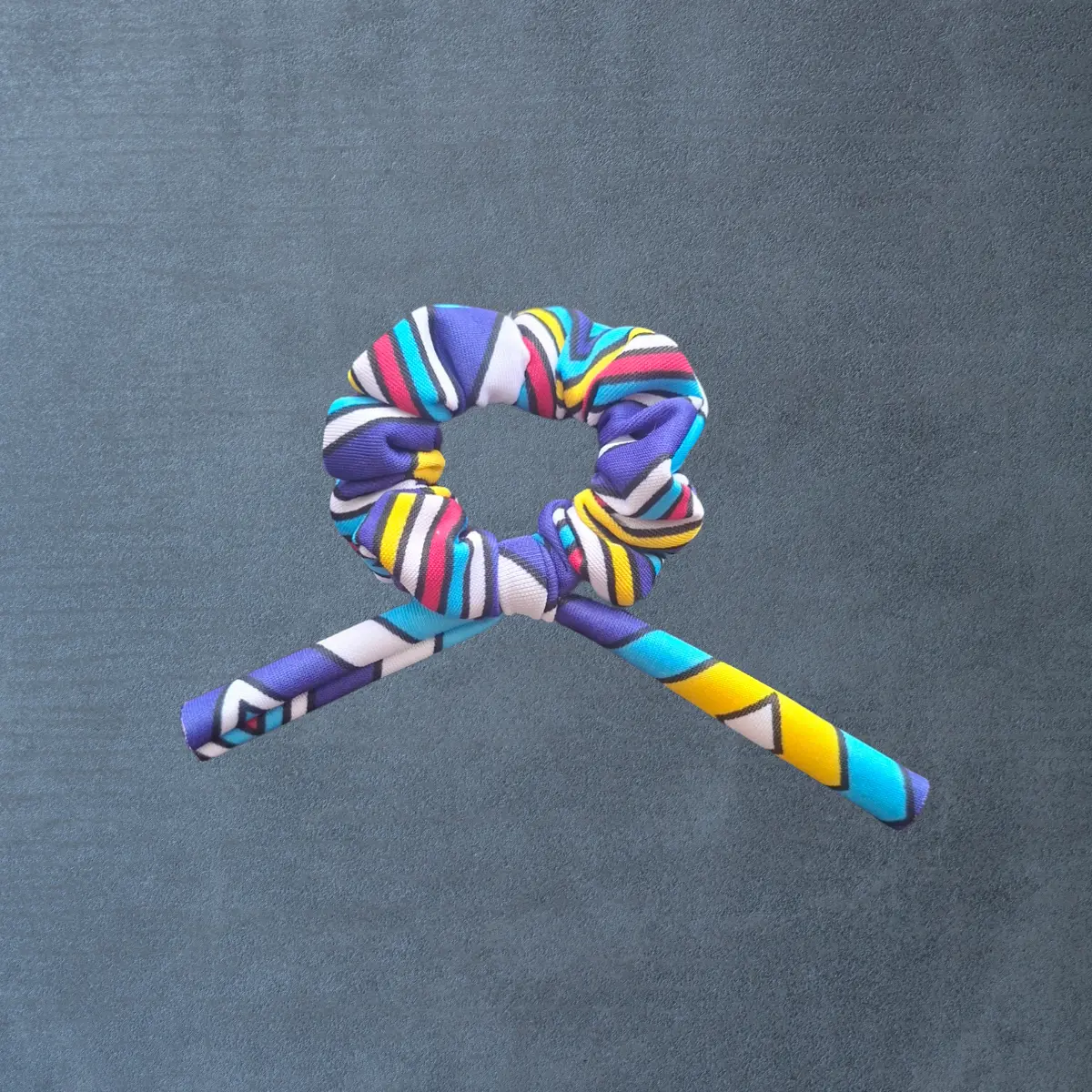 Geometric Bow Thick Scrunchie