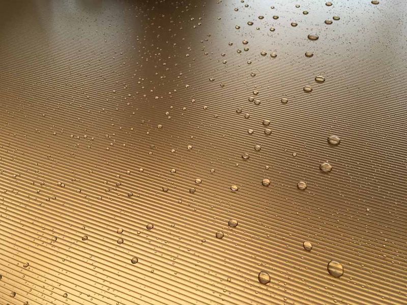 سطح nanoINOX مع قطرات