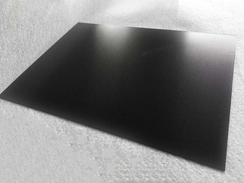 لوح من الفولاذ المقاوم للصدأ باللون الأسود، بسطح محبّب وطلاء MirrorINOX PVD