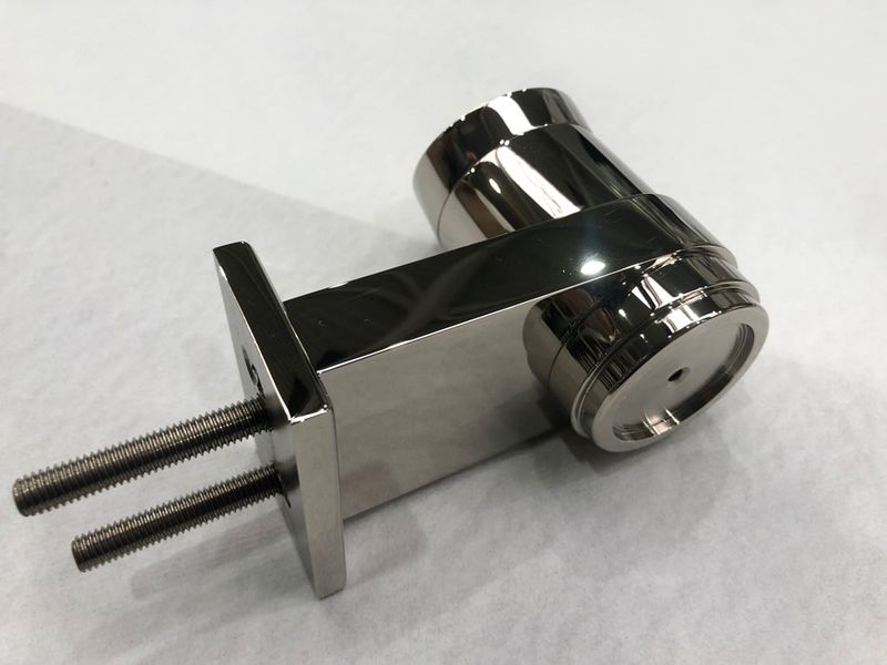 Powłoka PVD drobnych elementów w kolorze Champagne-TiN firmy MirrorINOX