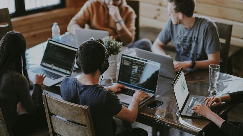 Why Early Startups Need a Hands-On CTO, Not Just a Strategy Leader