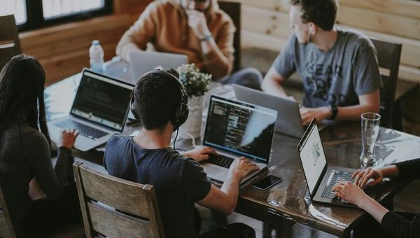 Why Early Startups Need a Hands-On CTO, Not Just a Strategy Leader