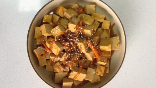 Piatto tofu in agrodolce
