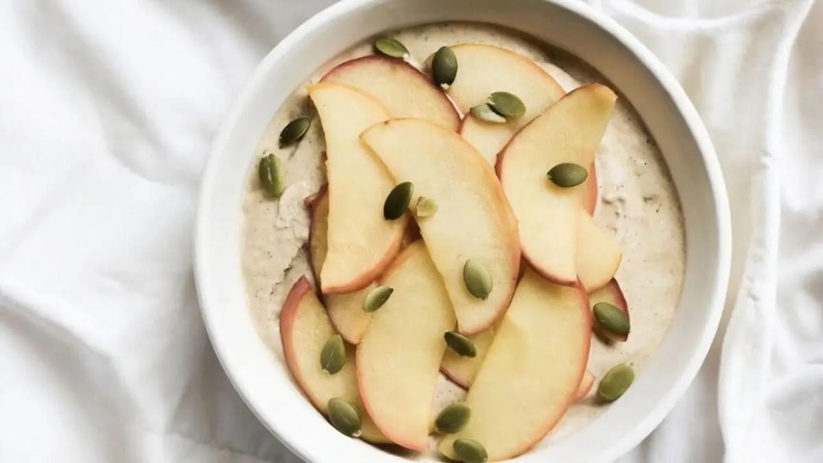 Apple Pie Smoothie Bowl