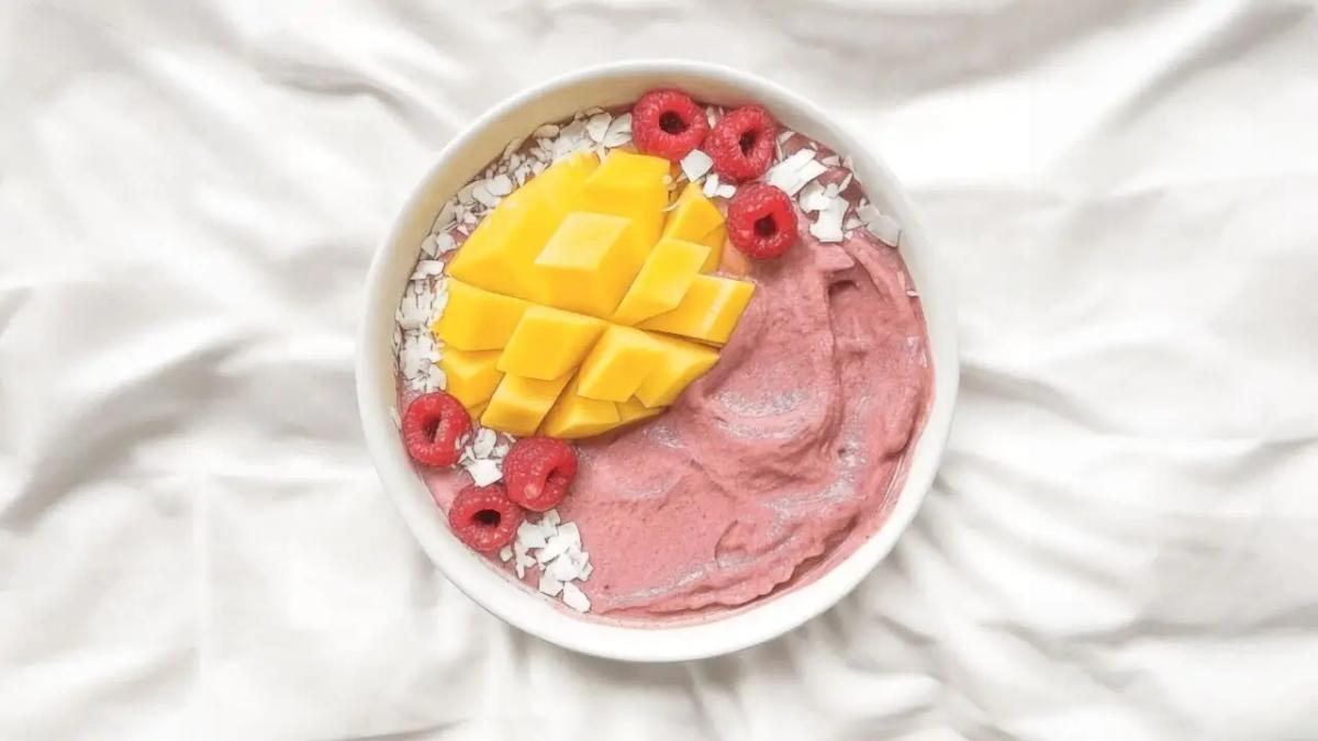 Mango Raspberry Smoothie Bowl