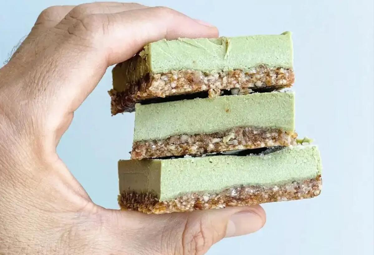 VEGAN RAW MATCHA "CHEESECAKE" BARS