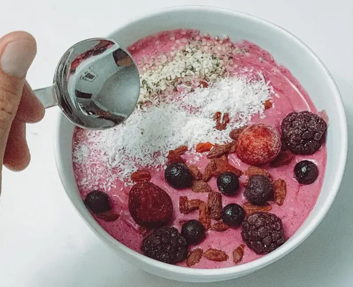 SUMMER SMOOTHIE BOWL