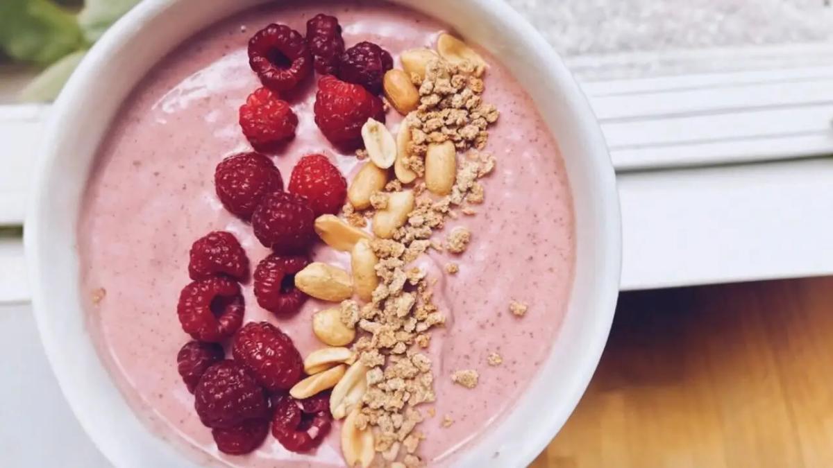 PB and Jelly Smoothie Bowl