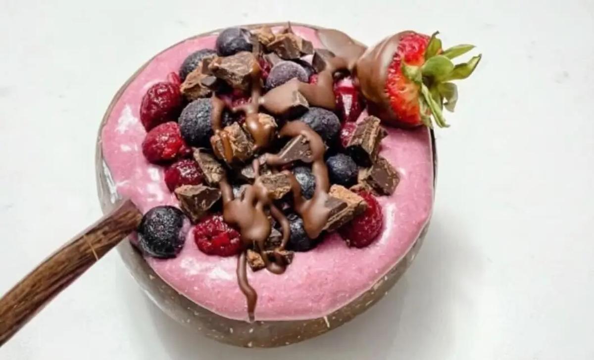 Cupid's Pink Smoothie Bowl