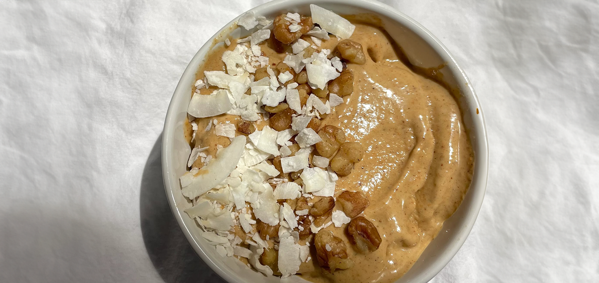 Carrot Cake Smoothie Bowl