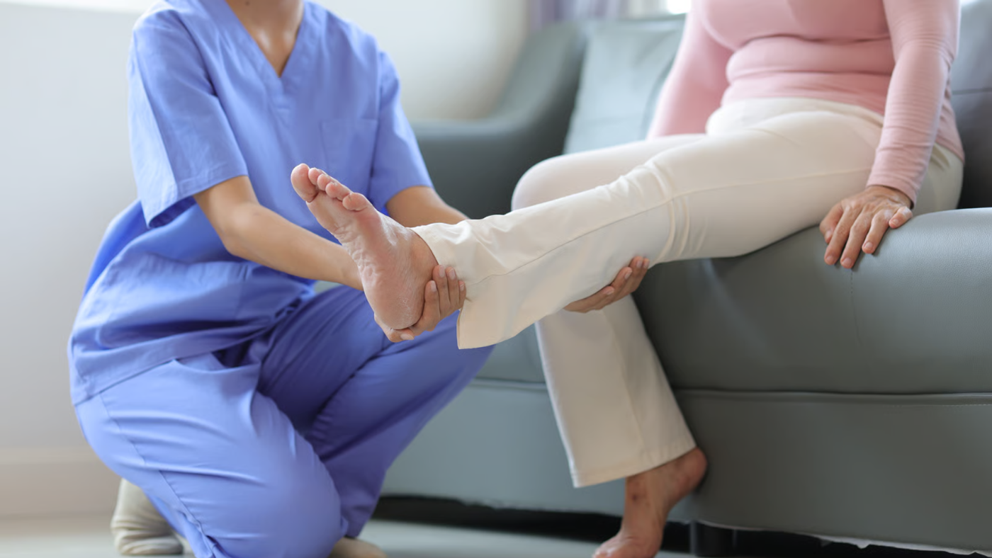 ¿Por qué me duelen las piernas al caminar? Causas vasculares que debes conocer