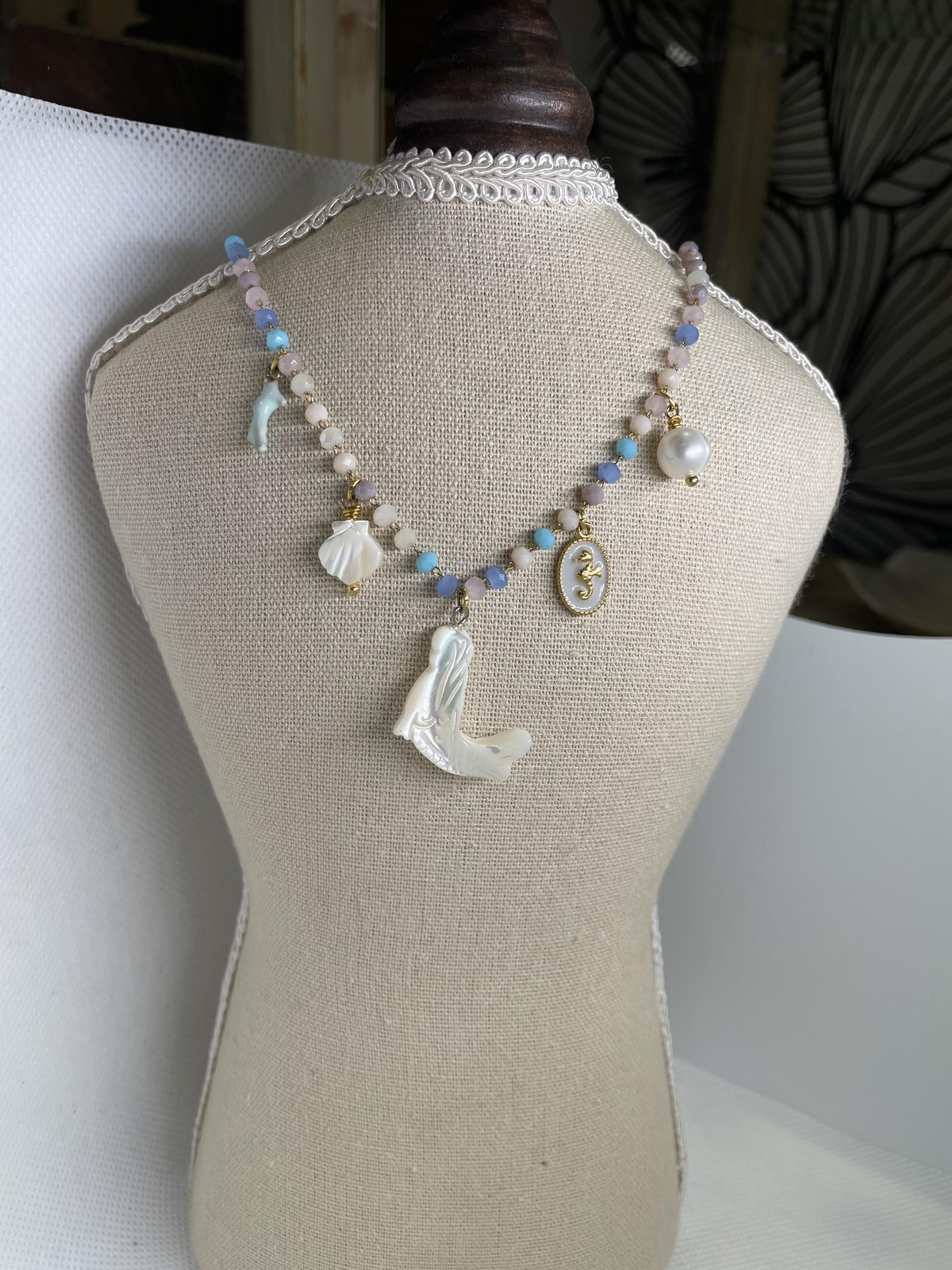 Ondina Necklace - Mother of Pearl & Baroque Pearl Charm Necklace