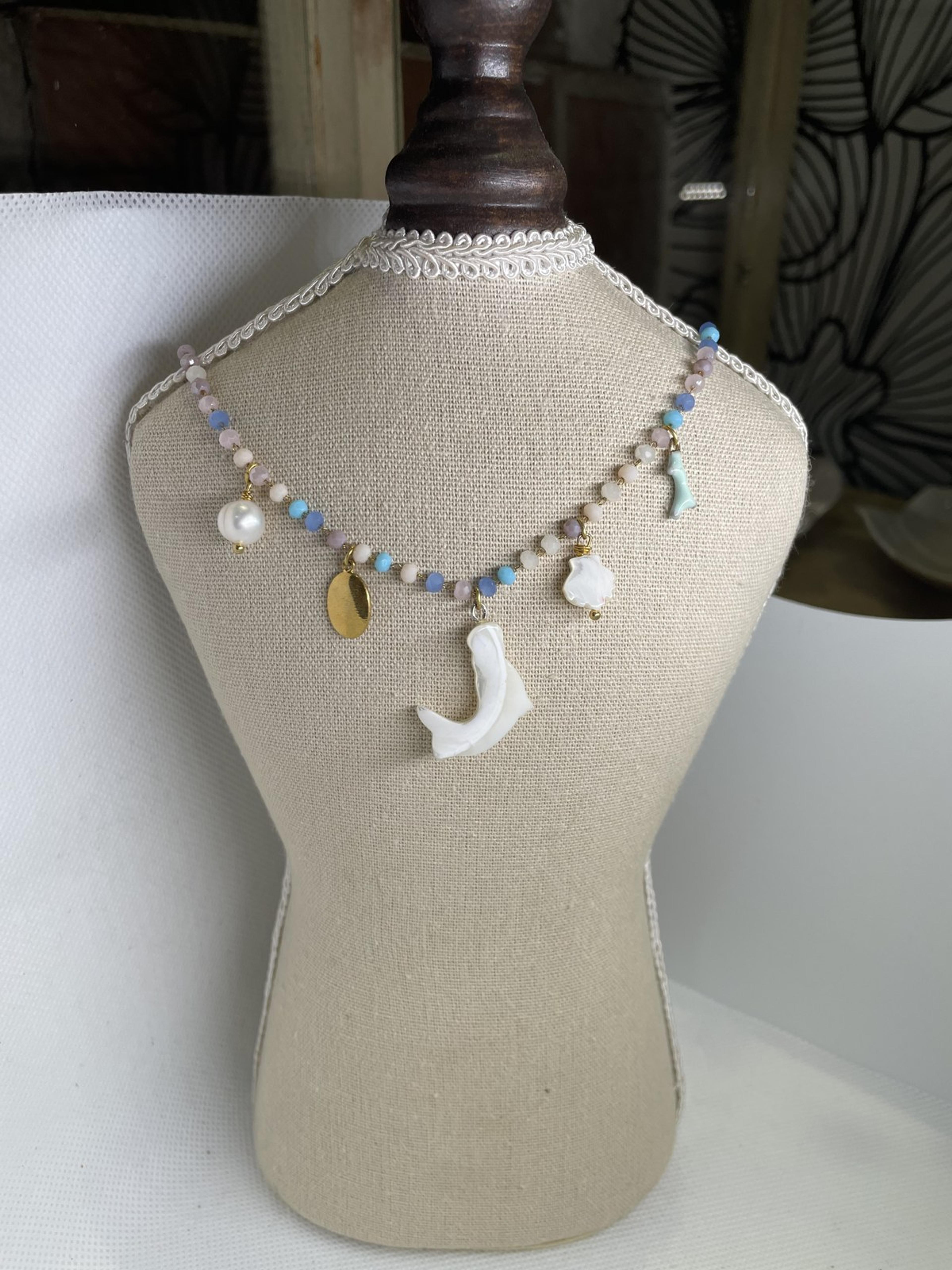 Ondina Necklace - Mother of Pearl & Baroque Pearl Charm Necklace