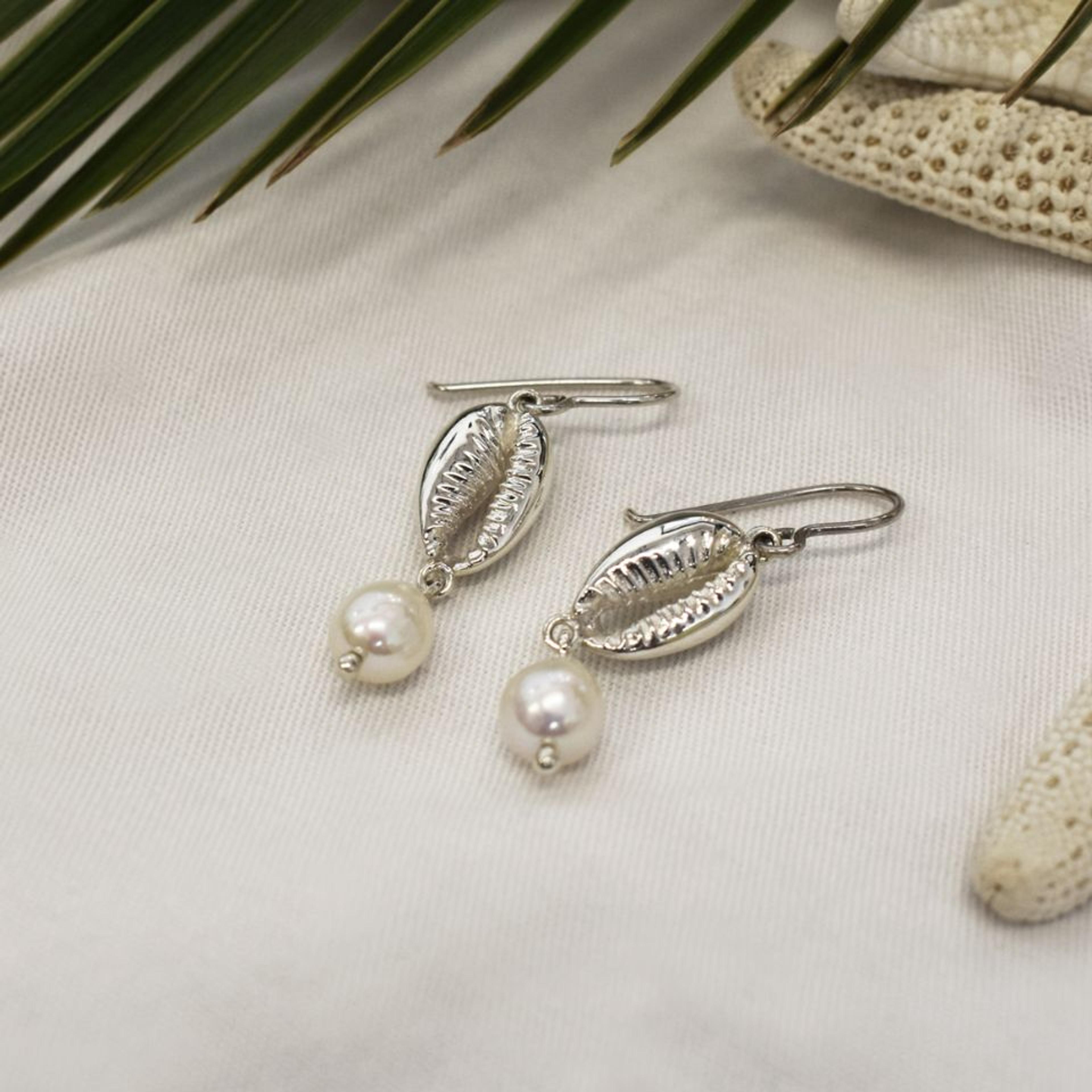 Kinkel Jewelry - Cowrie Pearl Earrings