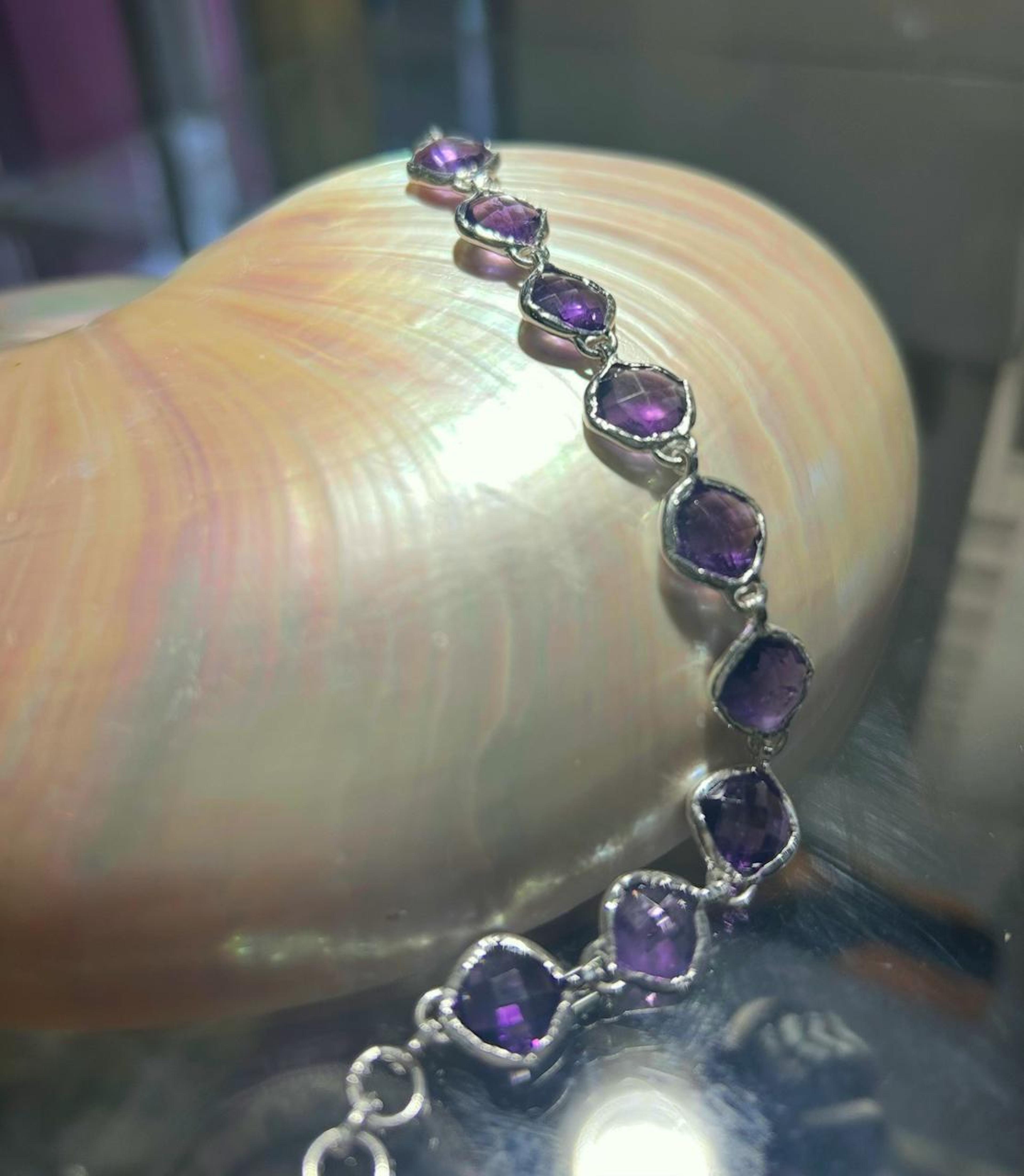 Amethyst square cushion in folded setting