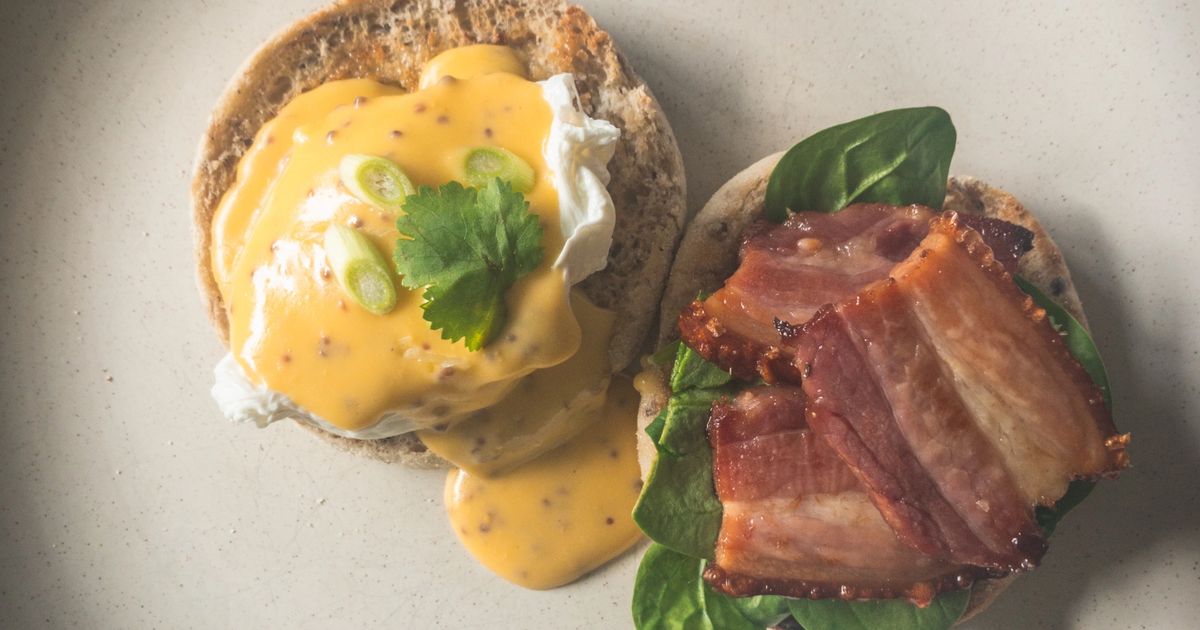 Classic Eggs Benedict with Crispy Bacon