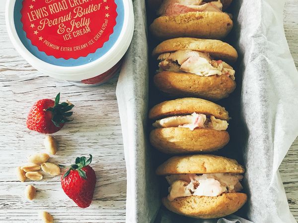 Peanut Butter Cookie Icecream Sandwiches