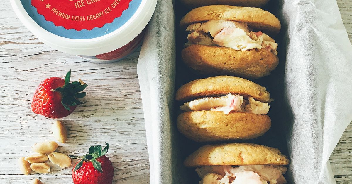Peanut Butter Cookie Icecream Sandwiches