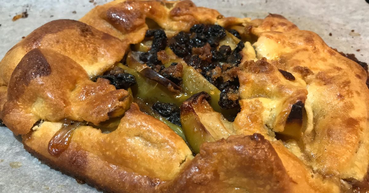 Autumn Apple Whiskey Raisin Tart