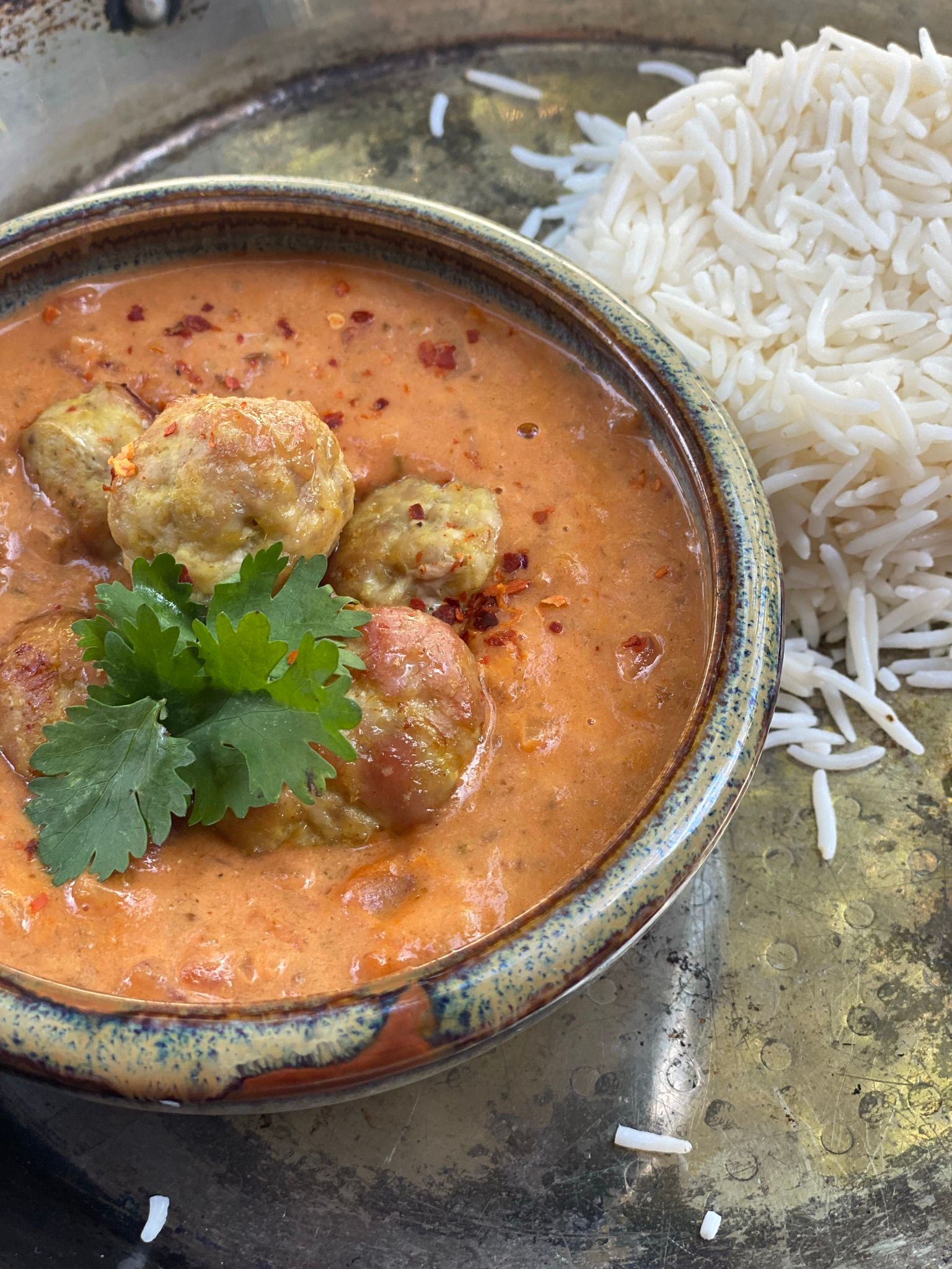 Spiced pork meatballs in tomato curry sauce