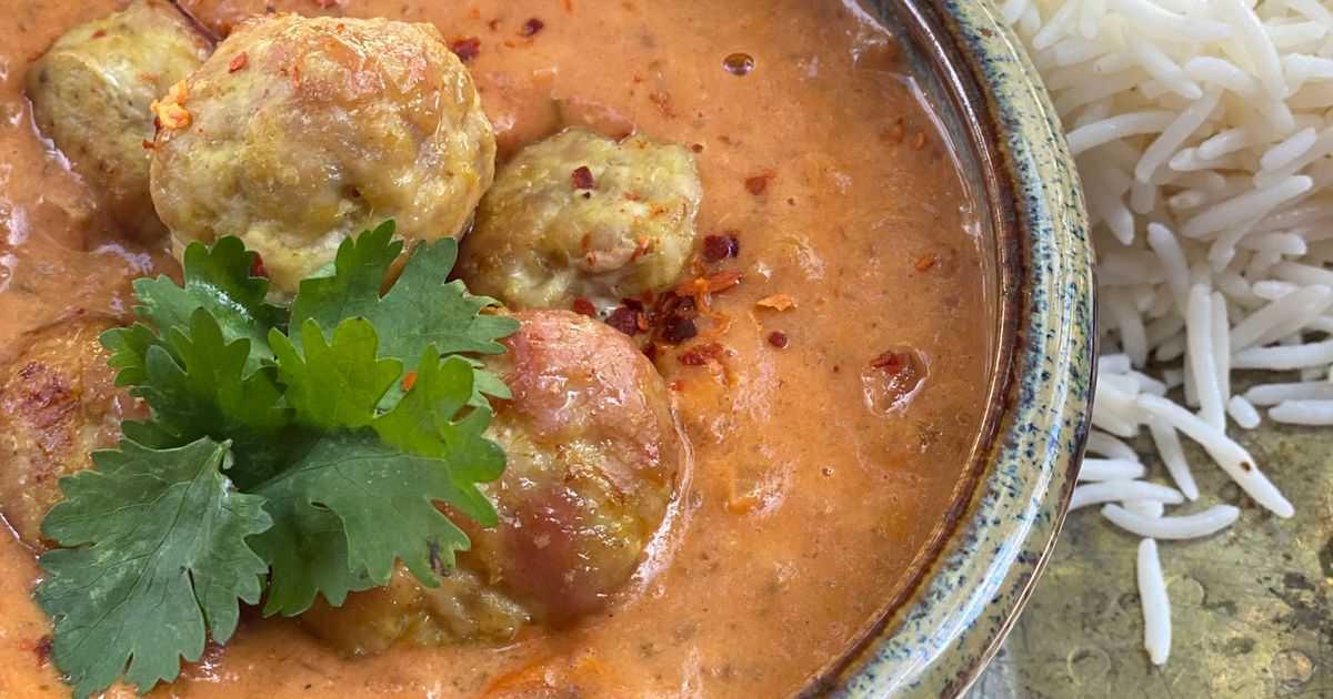 Spiced Pork Meatballs in Tomato Curry Sauce