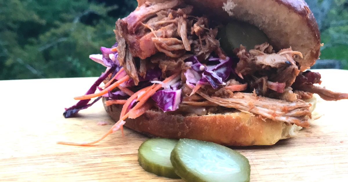 BBQ Pulled Pork Burgers