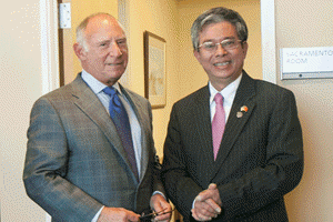 CalChamber President and CEO Allan Zaremberg (left) and Vietnam Ambassador Pham Quang Vinh.