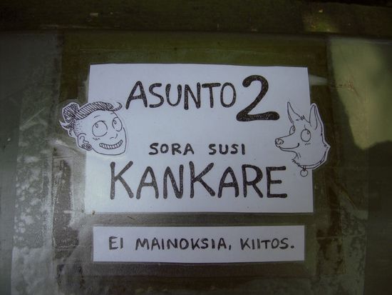 koska on tärkeetä et mut tunnistaa vaan kävelemällä talosta ohi