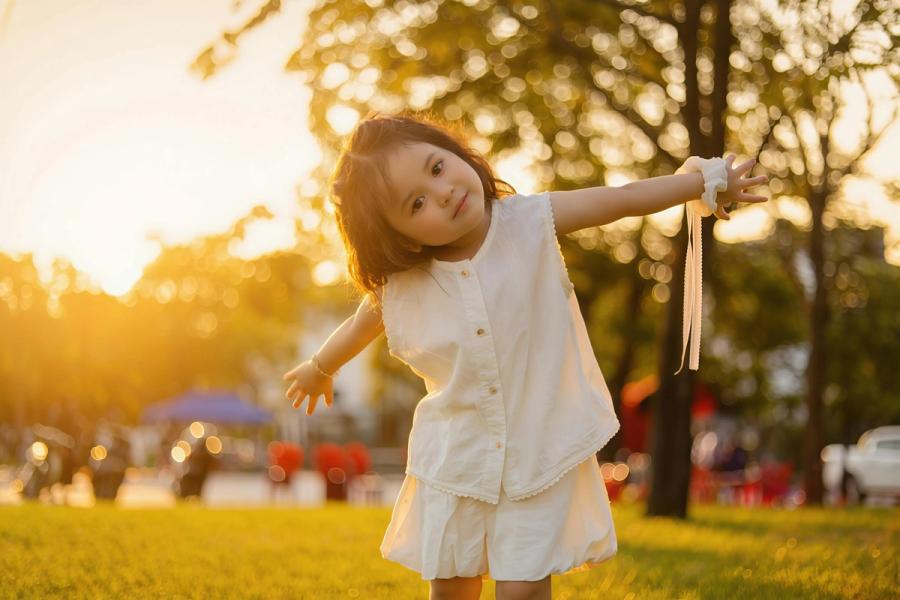 Kids Spend 4 Hours a Day Indoors More Than Prisoners Do