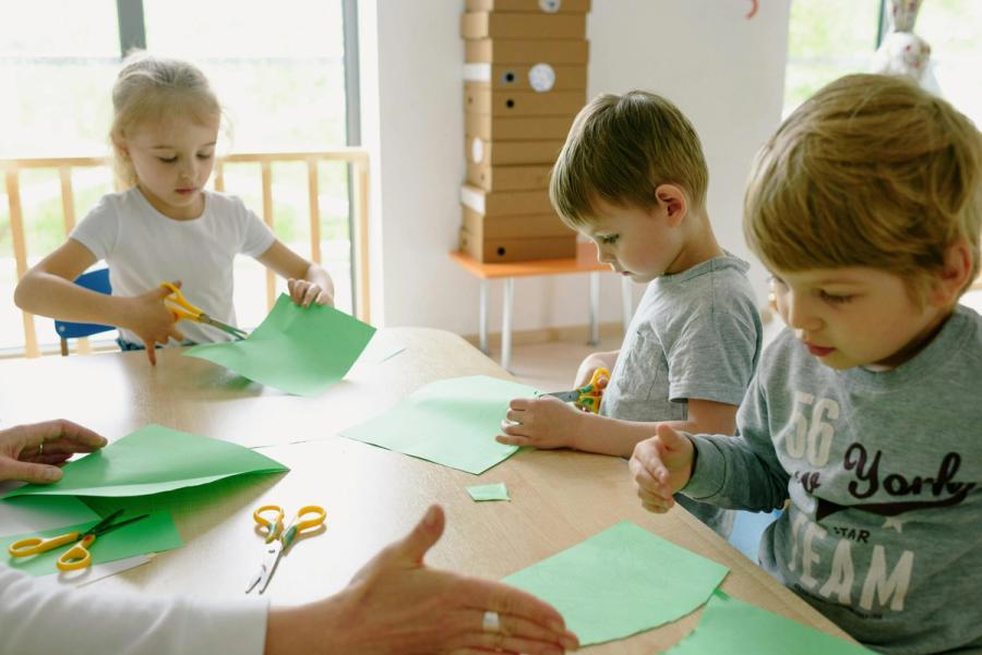 25 Arts & Crafts for Kids That Won't Ruin Your Kitchen (By Age)