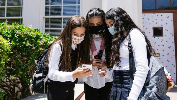 35 States Banned Phones in Schools
