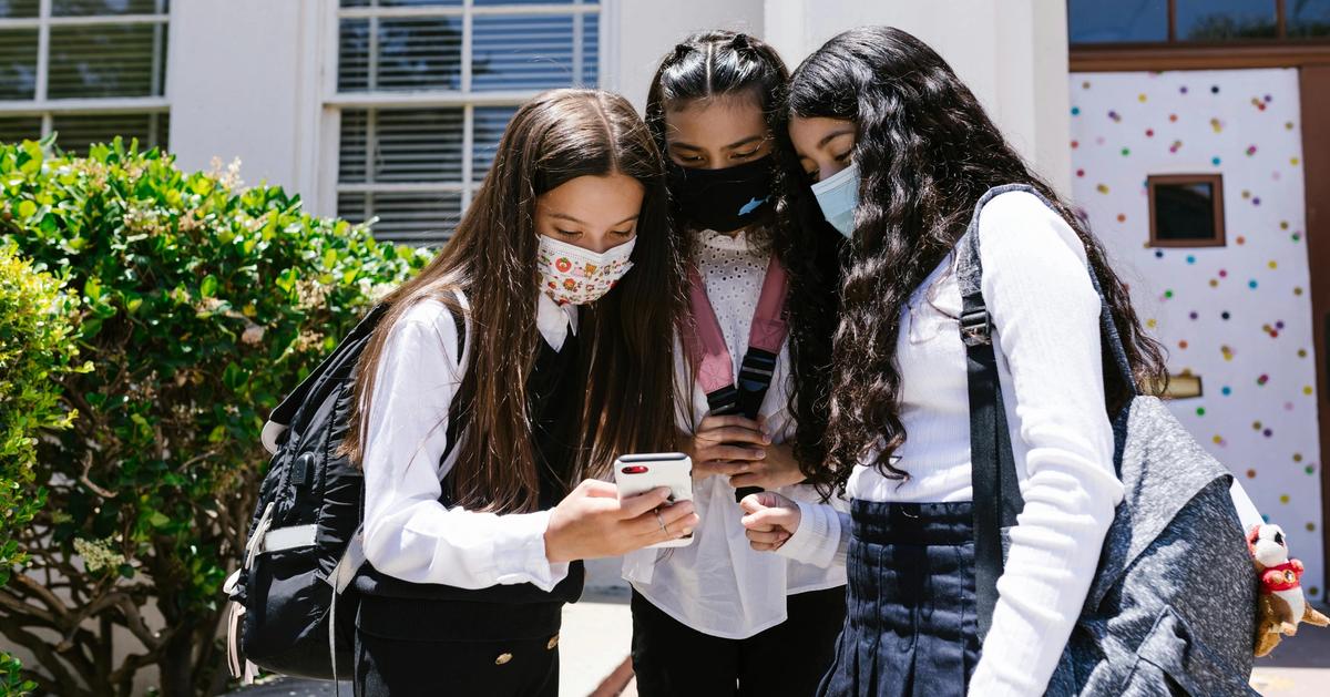 35 States Banned Phones in Schools