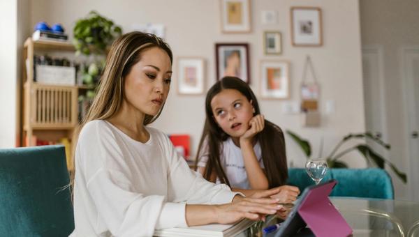 The Family Calendar System That Ends the Sunday-Night Scramble and Keeps