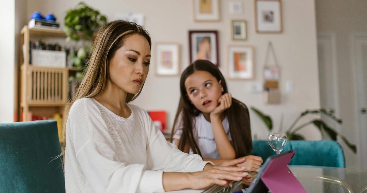 The Family Calendar System That Ends the Sunday-Night Scramble and Keeps