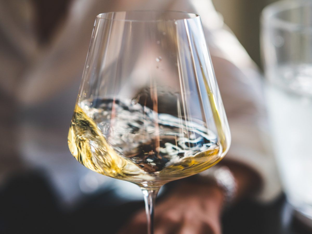 Clarified white wine